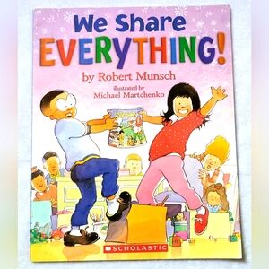 Robert Munsch / We Share Everything!Children's Medium Soft Cover Book